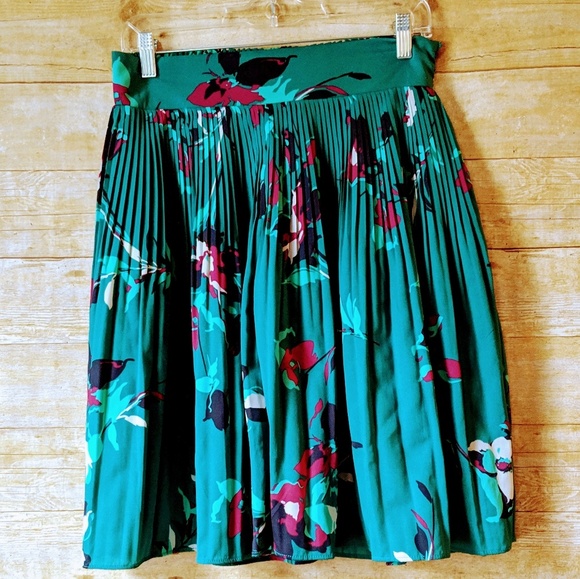 Merona | Target | Green Floral Skirt | S - Picture 2 of 5